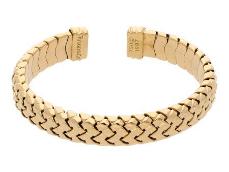 Brazalete abierto firma Tiffany & Co. en oro amarillo 18 kilates. Online Hot Sale