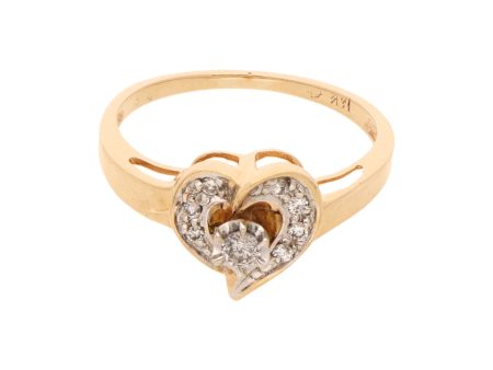 Anillo calado con diamantes motivo corazón en oro amarillo 12 kilates. Fashion