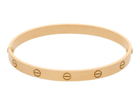 Brazalete articulado motivo tornillos simulados firma Cartier en oro amarillo 18 kilates. Fashion