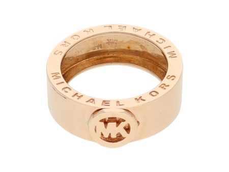 Argolla lisa motivo letras firma Michael Kors en oro rosa 14 kilates. Online now